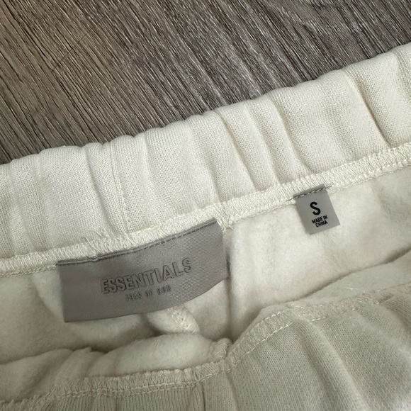 COPY - Fear of God Essentials Eggshell Sweatpants Size Small - Picture 3 of 3